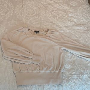 Shyanne velour puff long sleeve top. Size M